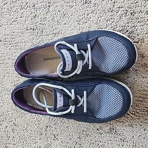 Astral Ladies shoes size 6 in great used condition